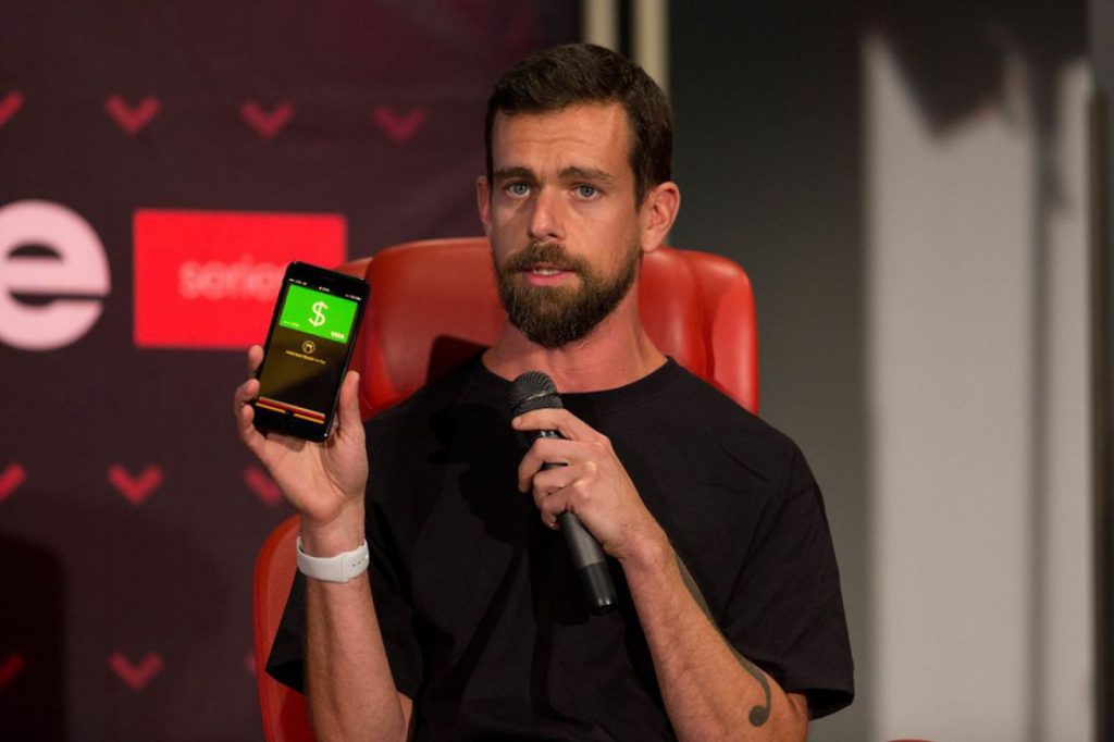 Jack Dorsey là một trong những doanh nhân công nghệ có sức ảnh hưởng nhất trên thế giới. Thành công của những nhà sáng lập trẻ phần nào khiến dư luận có đôi chút hiểu lầm về con đường khởi nghiệp. Ảnh: Bloomberg.