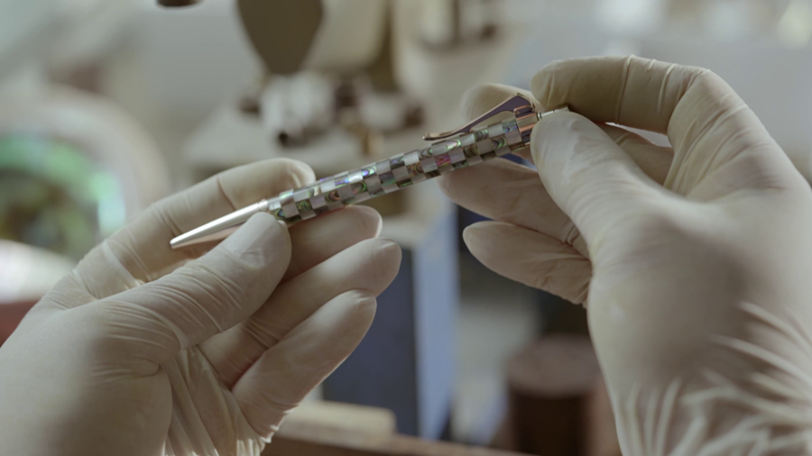 xuan-quyen6-copy CEO Tôn Nữ Xuân Quyên: Những chiếc bút mang hoài bão con người - Ảnh 6