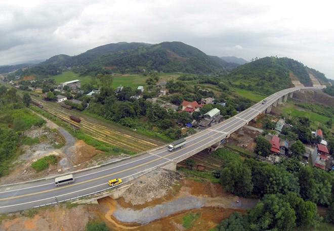 Tuyến đường đi qua khu vực có điều kiện địa chất, địa hình phức tạp (ảnh minh hoạ).