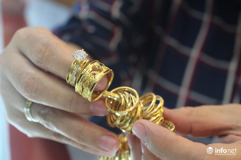 Tiền gửi vào ngân hàng giảm kỷ lục, tiền đang ‘chảy’ vào đâu?