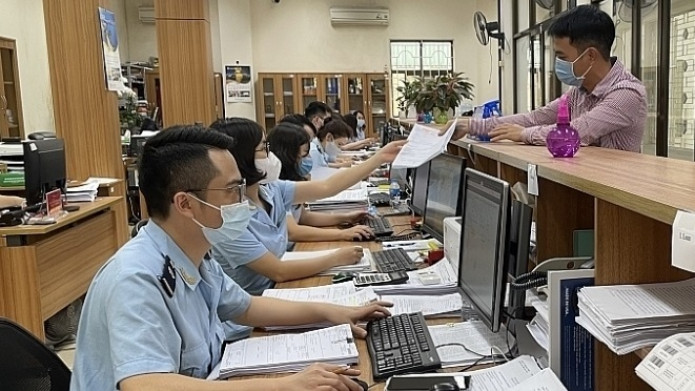 Nhiều doanh nghiệp bị dừng thủ tục hải quan, yêu cầu phong tỏa tài khoản