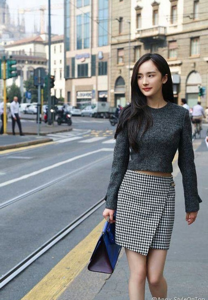 Dương Mịch tuổi 35 gây sốt với chân thon như thiếu nữ
