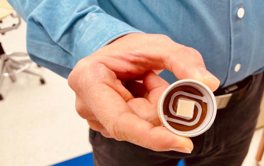 mieng-dan5 Miếng dán vaccine ngừa Covid-19 Hexaprob của Công ty Vaxxas.