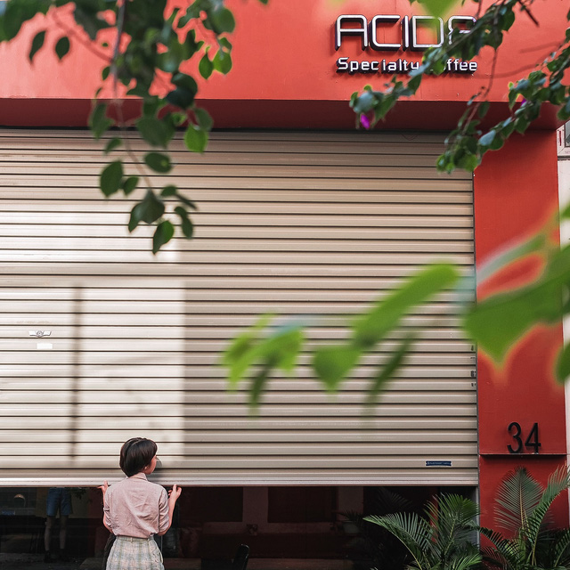 Quán cà phê Hà Nội “chảnh” không giống ai, khách phải mang bình hoặc về tay không - Ảnh 1. Quán cà phê Hà Nội “chảnh” không giống ai, khách phải mang bình hoặc về tay không - Ảnh 1.