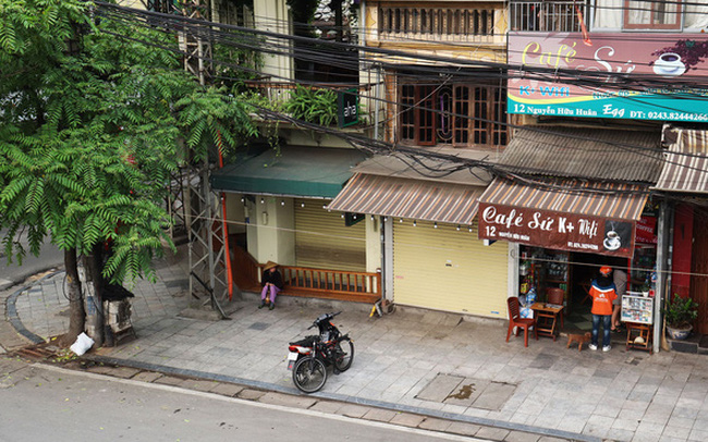 "Đóng băng" hoạt động gần 2 tháng, hàng loạt quán cà phê Hà Nội rao bán, đại hạ giá 4-5 lần