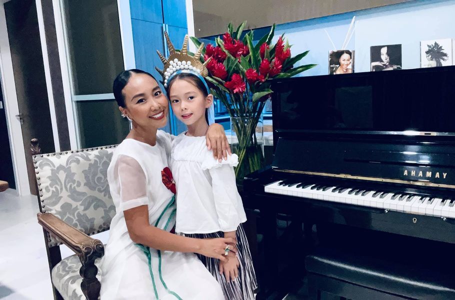 truong-ngoc-anh-mai-phuong-thuy-o-nha-xue-xoa-van-dep-4 Trương Ngọc Ánh, Mai Phương Thúy mặt mộc vẫn xinh đẹp