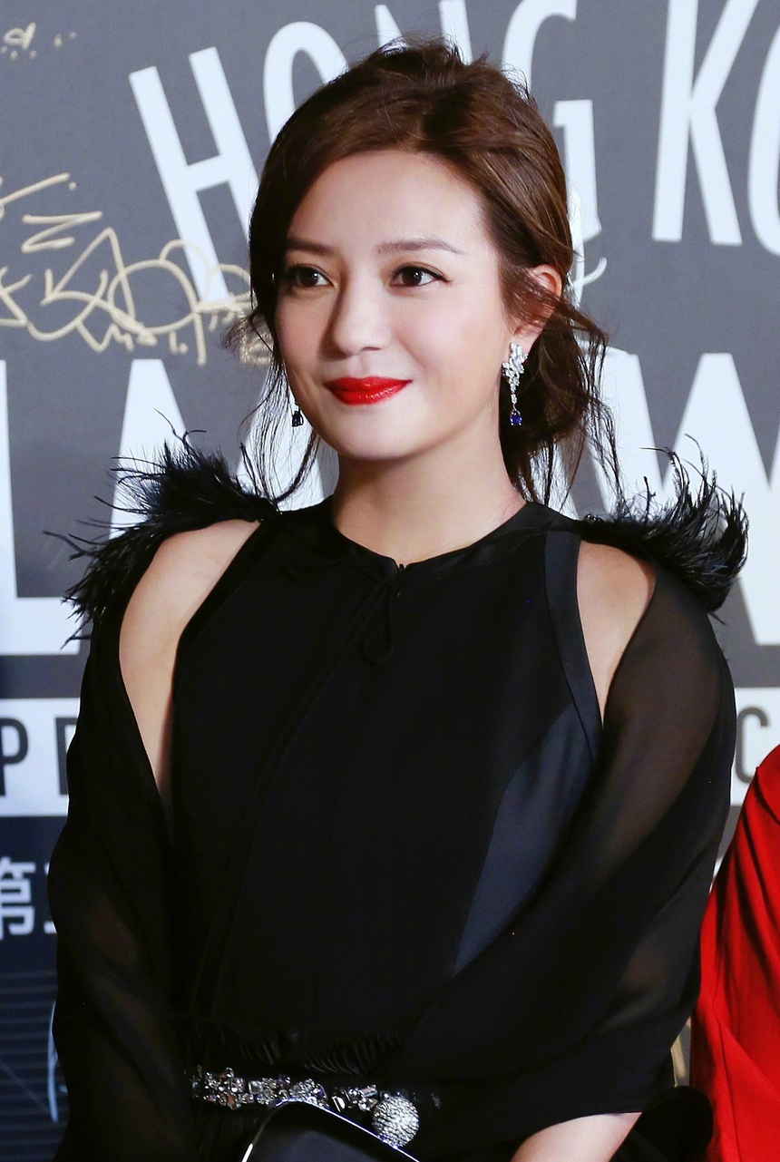 Trieu Vy bi tay chay anh 1