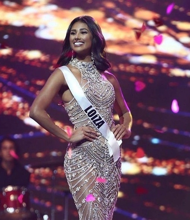 Nữ sinh 1m83, body nóng bỏng đăng quang Hoa hậu Hoàn vũ Puerto Rico