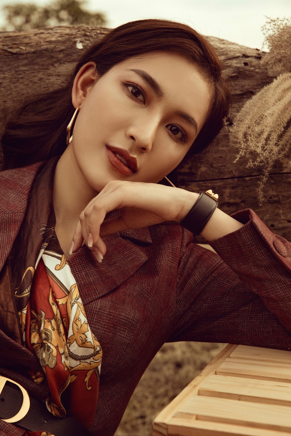 Phong cách thời trang 2 sắc thái của BTV Linh Thủy VTV MC Linh Thủy VTV xinh đẹp và thần thái như người mẫu