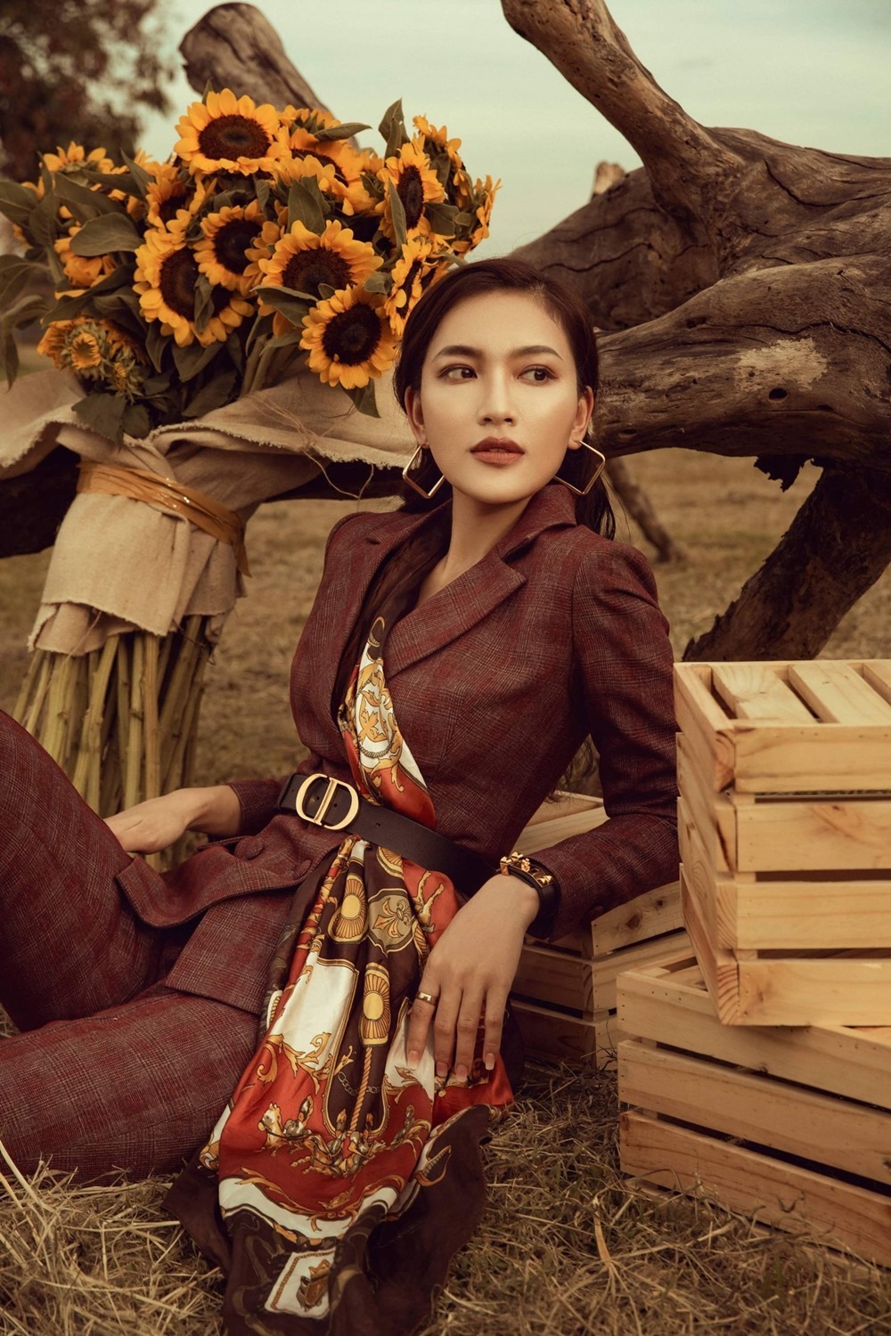 Phong cách thời trang 2 sắc thái của BTV Linh Thủy VTV MC Linh Thủy VTV xinh đẹp và thần thái như người mẫu