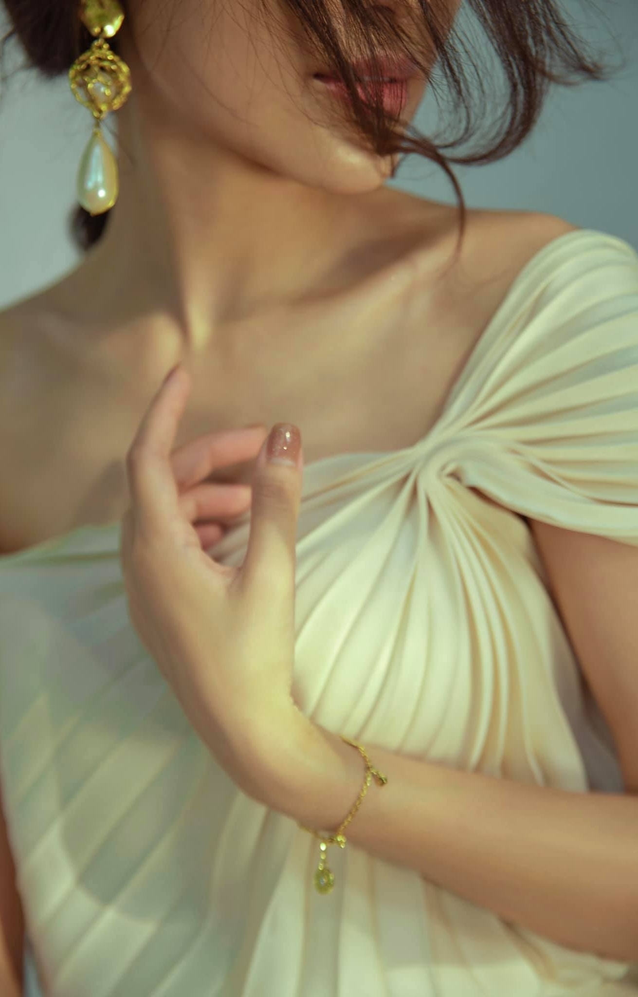 Phong cách thời trang 2 sắc thái của BTV Linh Thủy VTV MC Linh Thủy VTV xinh đẹp và thần thái như người mẫu