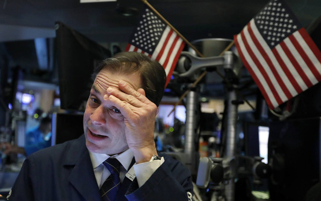 Chứng khoán Mỹ ghi nhận tháng tồi tệ nhất trong năm, Dow Jones mất hơn 500 điểm
