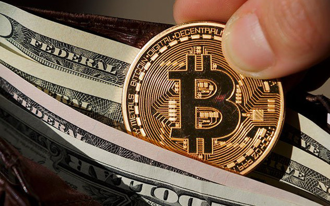 USD cao nhất 1 năm, Bitcoin vượt 50.000 USD, chứng khoán toàn cầu lao dốc