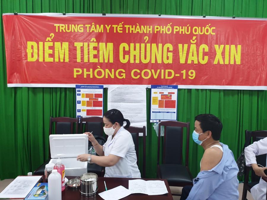 Phải đảm bảo ít nhất 90% dân cư và người lao động tiêm đủ vaccine thì Phú Quốc mới có thể mở cửa đón khách quốc tế.