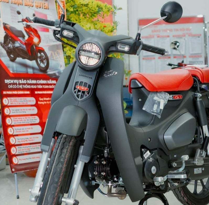 Honda Cub C125 màu đen bị làm giá, dân buôn đòi 'ăn' chênh tới 80 triệu đồng