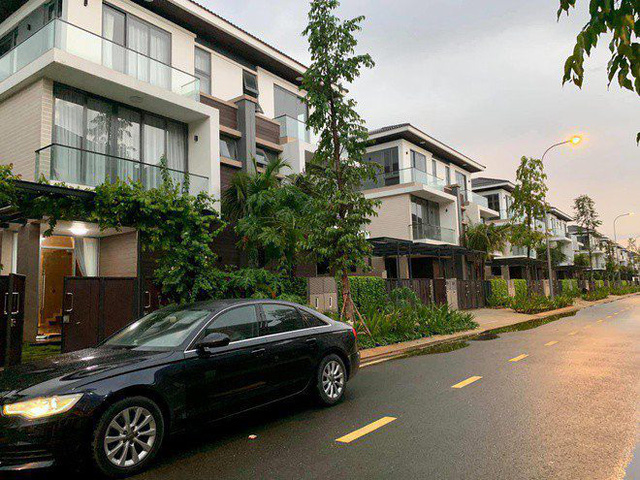 Cuộc sống nhóc tỳ Vbiz là cậu cả hào môn: Học phí gần cả tỷ đồng, ở biệt thự khủng và mối quan hệ đặc biệt với mẹ kế - cha dượng! - Ảnh 12.