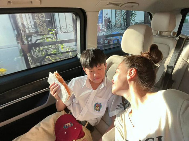 Cuộc sống nhóc tỳ Vbiz là cậu cả hào môn: Học phí gần cả tỷ đồng, ở biệt thự khủng và mối quan hệ đặc biệt với mẹ kế - cha dượng! - Ảnh 9.