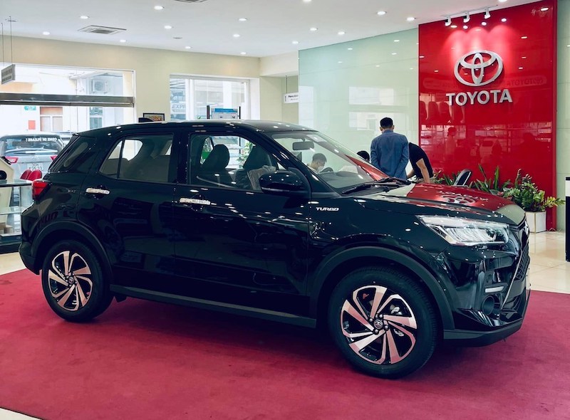 Toyota bất ngờ tăng giá mạnh, nhiều khách tuyên bố bỏ cọc, 'quay xe'
