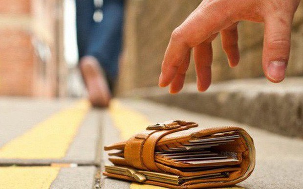 Bản di chúc kỳ lạ của vị tỷ phú: Giao hết tài sản cho con nuôi, con ruột không được gì... nhưng ai nấy đều đồng tình, cảm phục - Ảnh 1. Bản di chúc kỳ lạ của vị tỷ phú: Giao hết tài sản cho con nuôi, con ruột không được gì... nhưng ai nấy đều đồng tình, cảm phục - Ảnh 1.